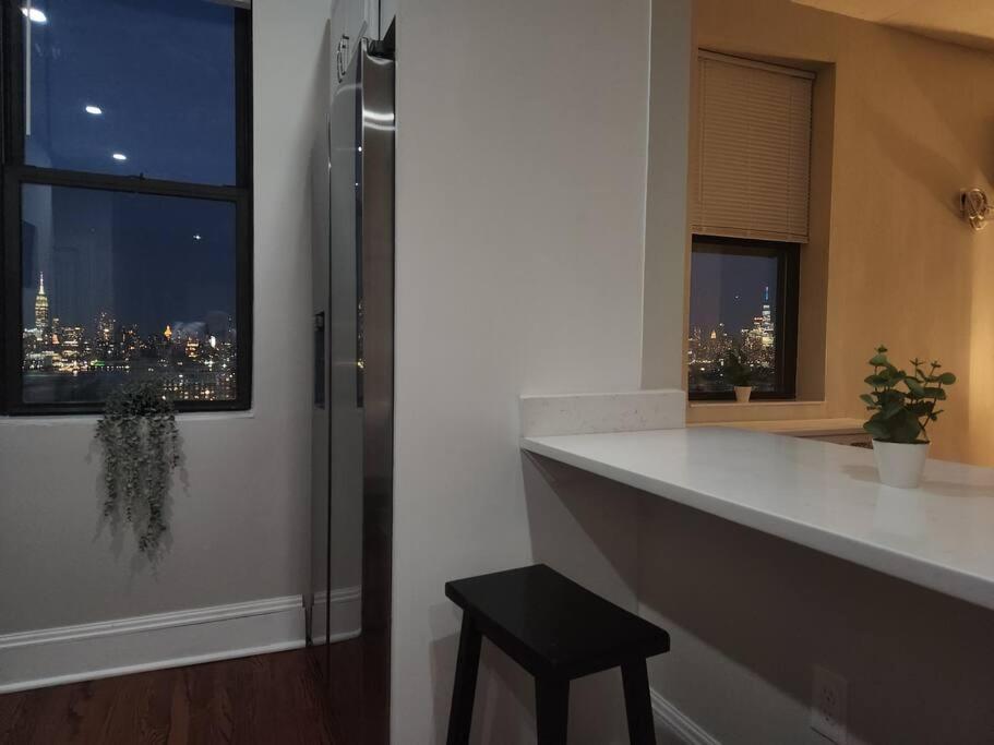 Elegant 2 Bed Gem! Mins From Nyc Lejlighed Union City Eksteriør billede