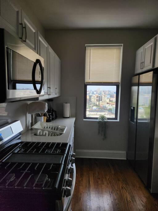 Elegant 2 Bed Gem! Mins From Nyc Lejlighed Union City Eksteriør billede