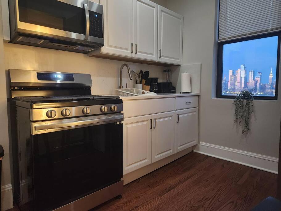 Elegant 2 Bed Gem! Mins From Nyc Lejlighed Union City Eksteriør billede